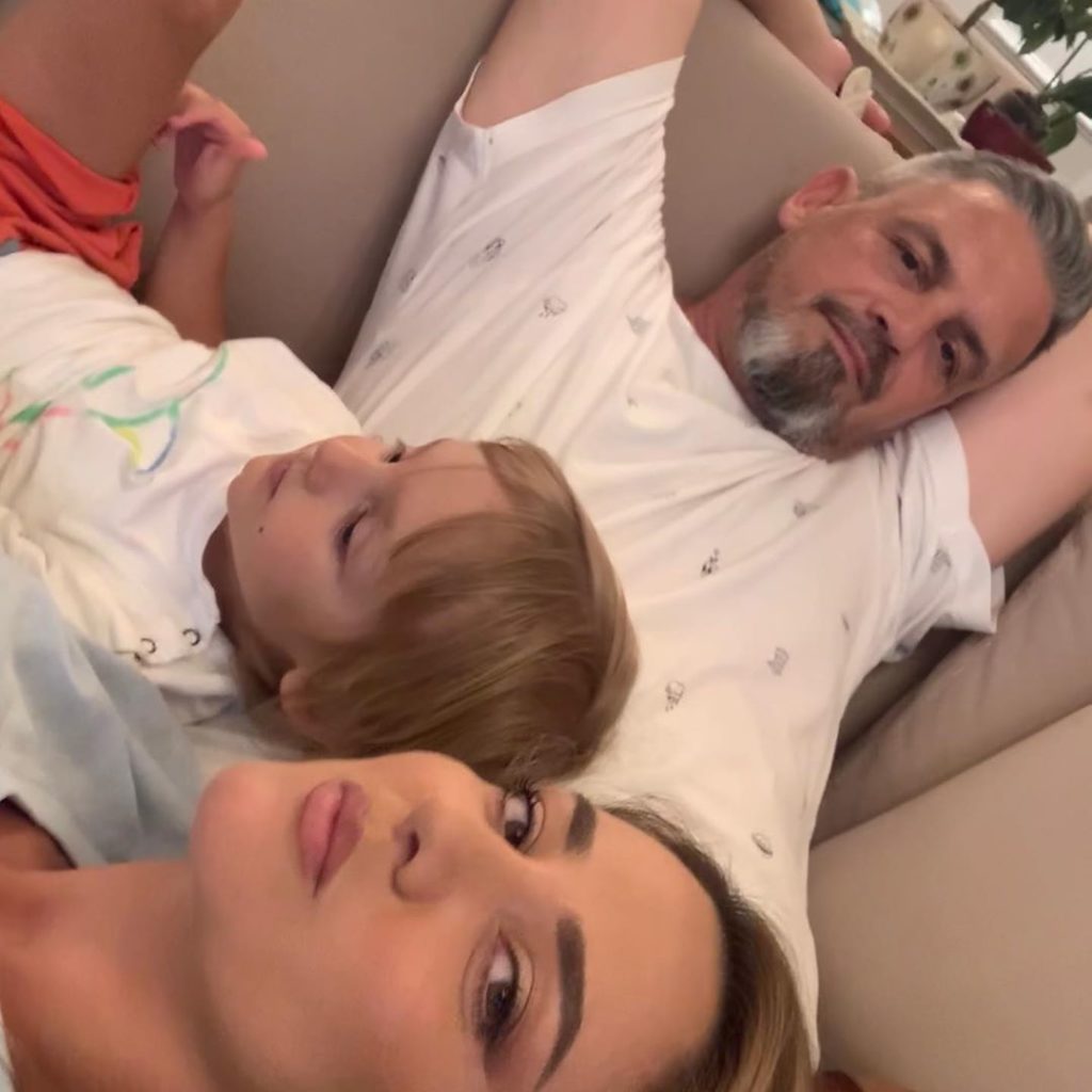 Alban, prit se ka radhë! Bieta Sulo tregon për çfarë bëjnë garë darkave kur mblidhen me Kroin në shtëpi!