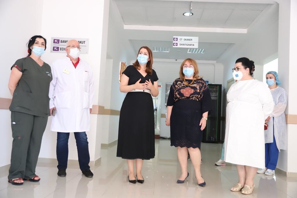“Shefqet Ndroqi” gati për pacientët me Covid, Manastirliu tregon skenaret: Afër apo larg mbylljes?