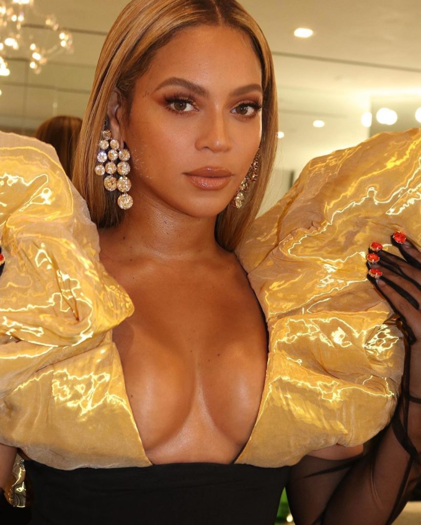 Beyonce shkëlqeu në albumin e ri dhe pas veshjes së saj fshihen stilistët shqiptarë!
