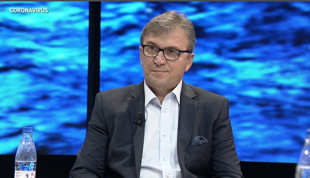 “Jemi akoma në skenarin 3! Nëse mbushen të gjitha do trajtohen në hotele, stadiume!” Brataj flet rreth situatës ku ndodhemi!