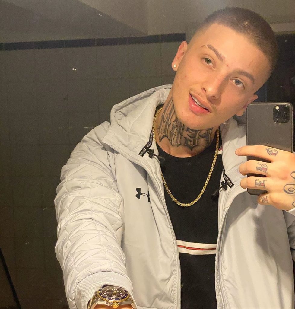 “E di se jeni tallur me mua!” Fero publikon këngën e re dhe vendoseni ju nëse e ktheu 2Pac-un apo jo!