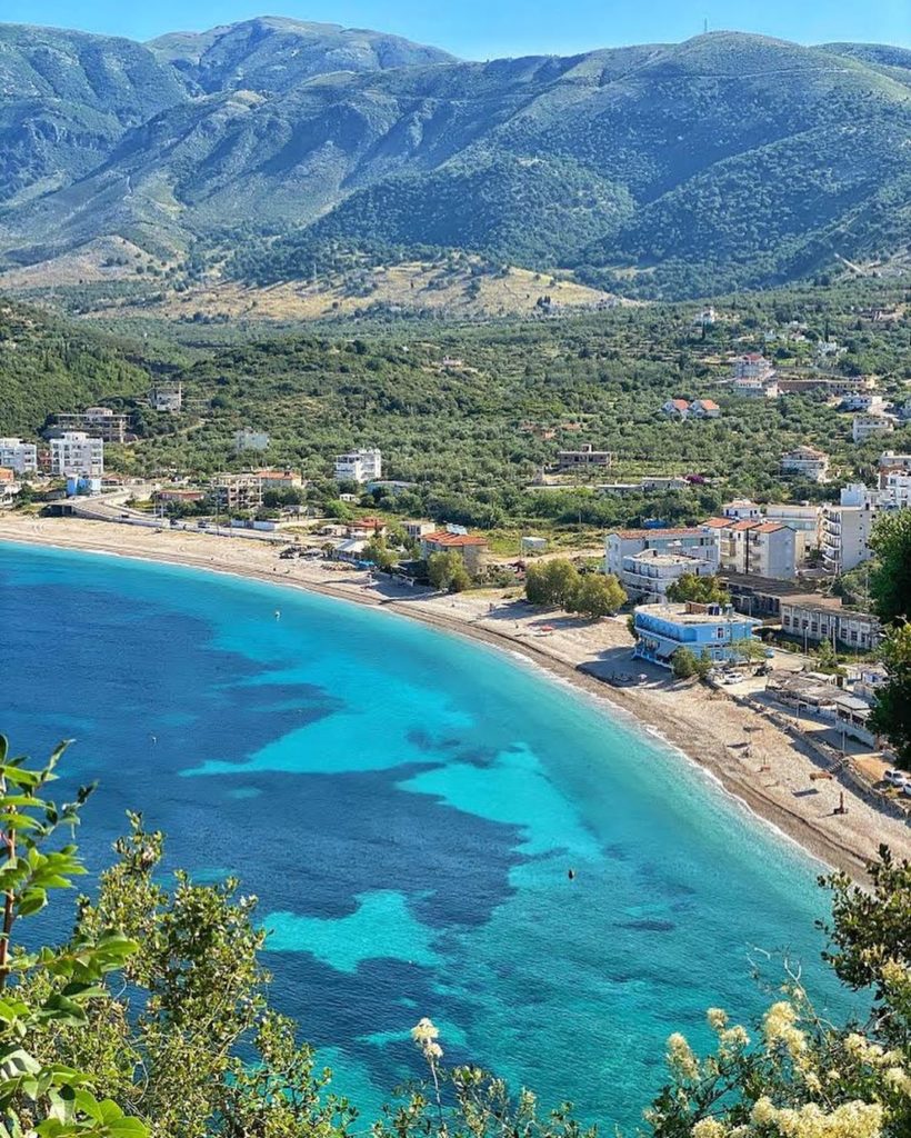 Një i nënës, një i njerkës! Shteti jo vetëm që e la turizmin në mëshirë të fatit, por po e godet më shumë se Covid-19!