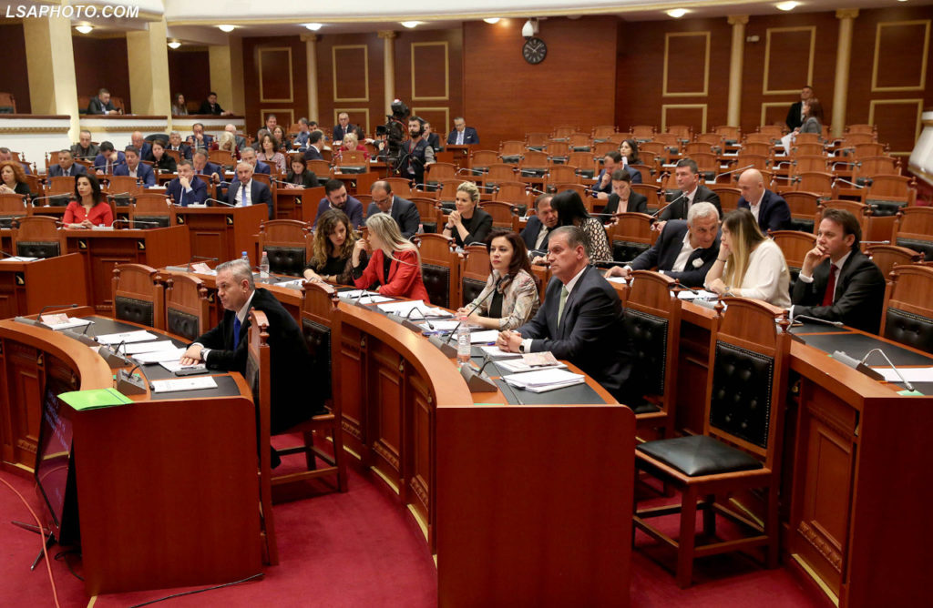 Një tjetër politikan shqiptar rezulton i infektuar nga Covid-19! Kërkon kujdes maksimal