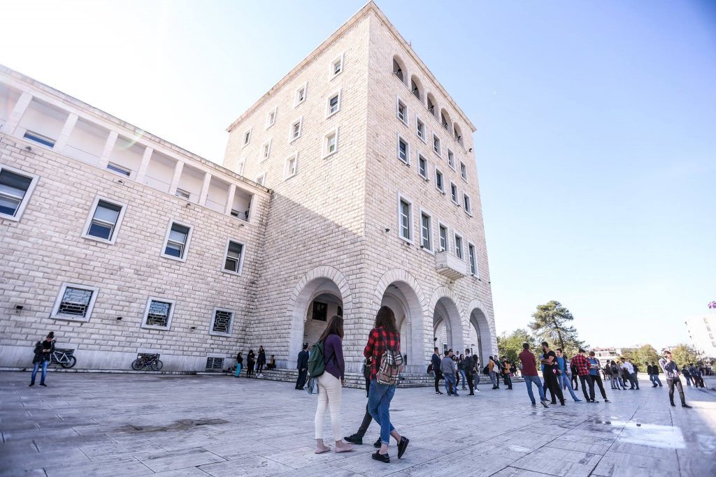 Skandali te Politekniku! Zgjedhjet në universitet me kuti të Partisë Socialiste