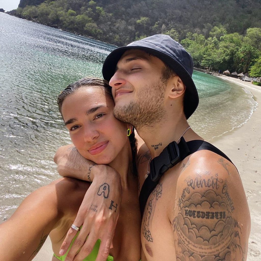 Dua Lipa dhe Anwar Hadid u shtuan me një pjesëtar të ri në familje, të cilin e dashuruan me shikim të parë!
