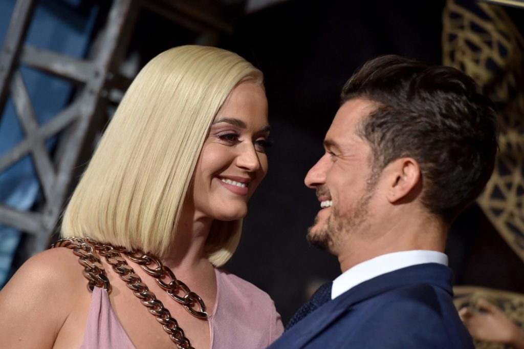 Katy Perry fotografohet 2 javë pas lindjes në publik dhe sytë te barku i saj