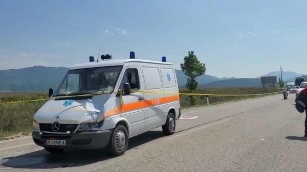 Tragjike në Kakavijë: Ambulanca përplas për vdekje fëmijën që priste në radhë