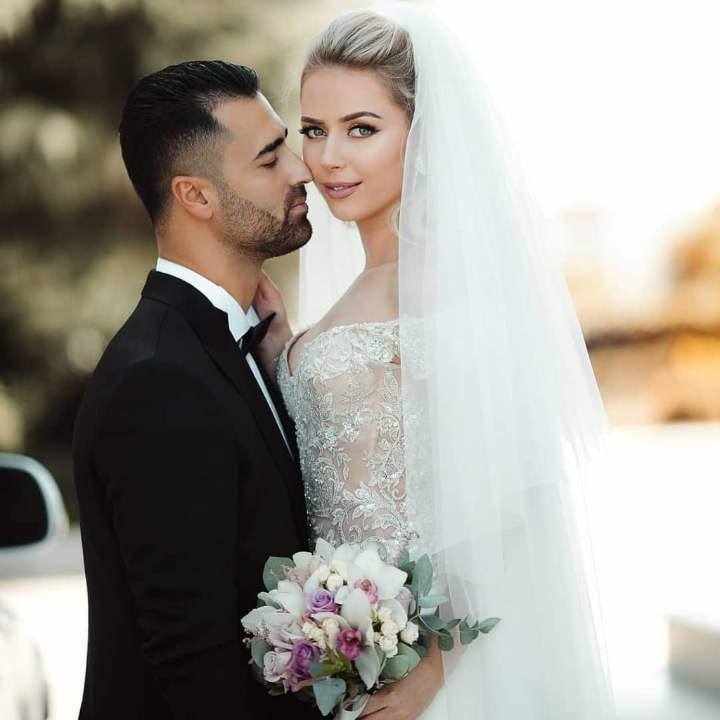 Erik Lloshi nuk e njeh veten për romantik, por në përvjetorin e parë të martesës tregoi të kundërtën! (FOTO)