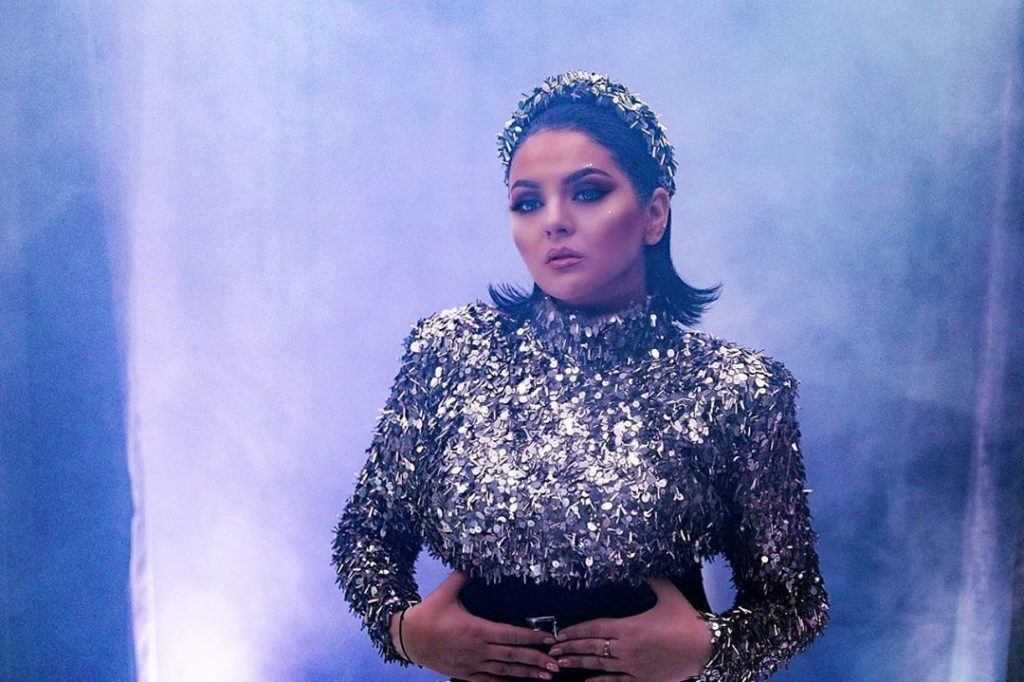 Fifi paralajmëron projekte të reja kurse ne i kemi sytë të beli i saj elegant!