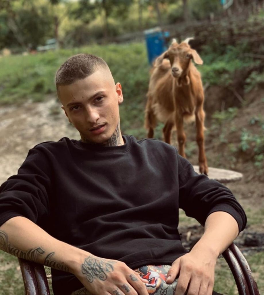 “Më keni bllokuar në rrjetet sociale dhe dëmtuar!” Kush nga kolegët fshihet pas shpërthimit të Feros?
