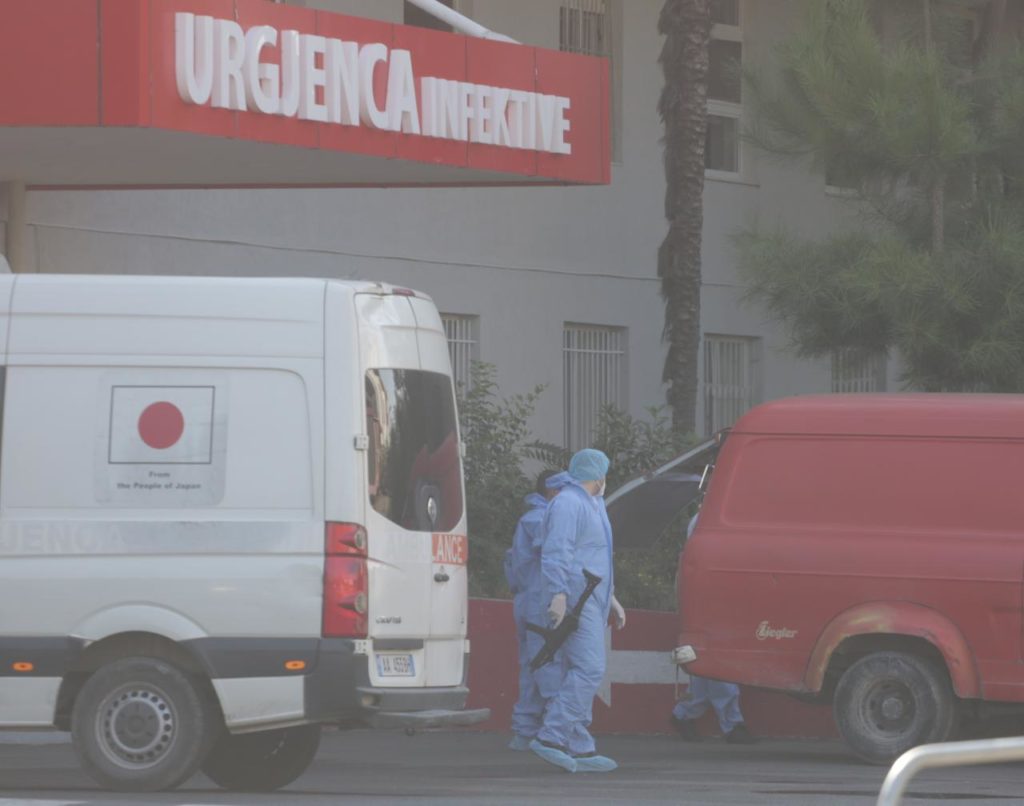 Fotot: E burgosura me COVID-19 shoqërohet drejt Infektivit me armë e masa të rrepta sigurie