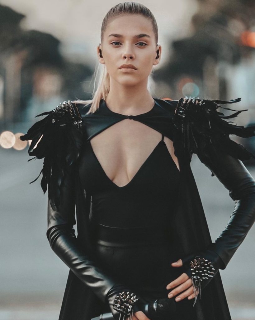 WOW! Arilena Ara pjesë e “Milan Fashion Week”, si një nga 8 vajzat më me influencë në botë!