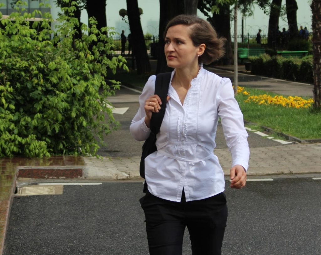 “Iku vetë apo e hoqën”? Pse largimi i Besa Shahinit s’mund të fshihet pas arsyeve familjare dhe as dialektit!