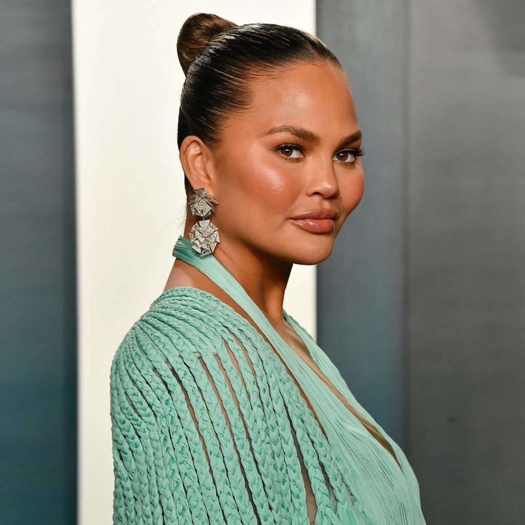 Shtatzënia e tretë shkon si mos më keq për Chrissy Teigen! Modelja shtrohet me urgjencë në spital nga hemorragjia