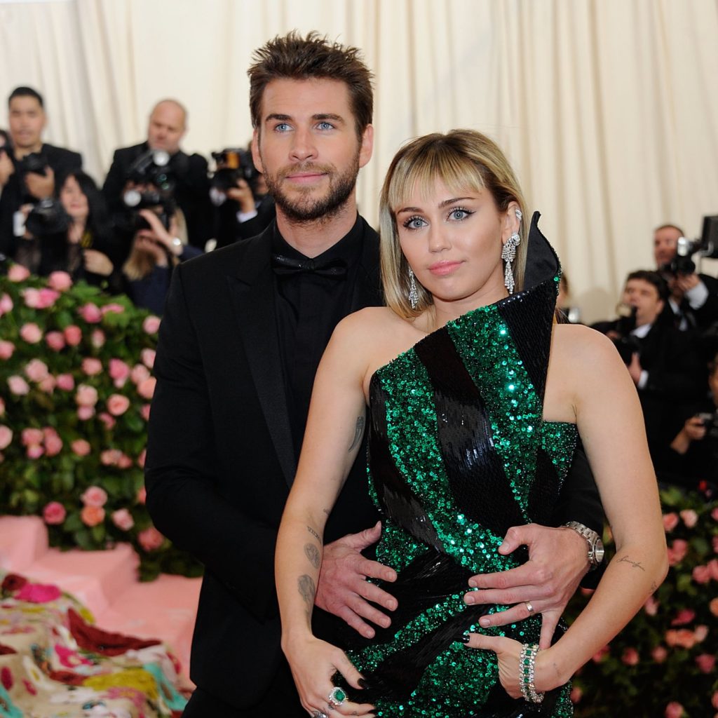 Ups! Liam Hemsworth nuk do i pëlqejë aspak, Miley Cyrus tregon se është shtirur në shtrat me të