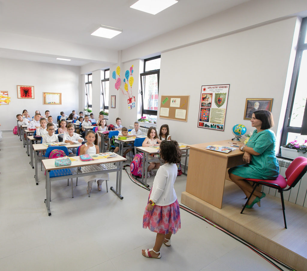 17.1 nxënës për mësues, stafet arsimore në Shqipëri ndër më të ngarkuarat në Europë
