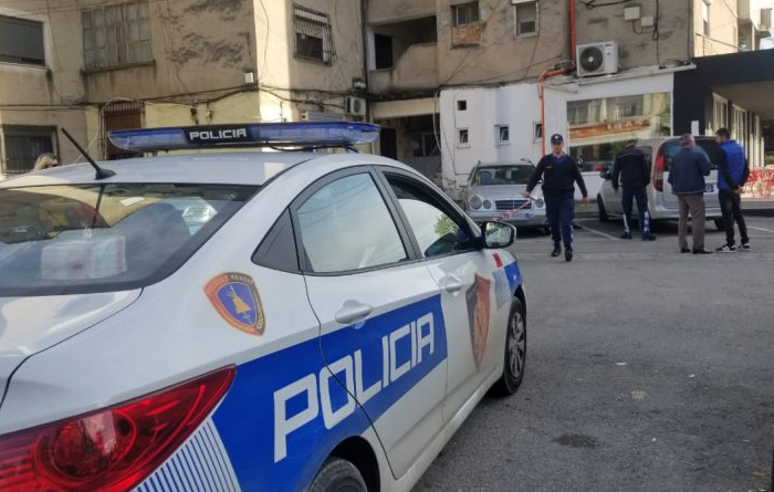 Tronditëse në Durrës/ Arrestohet njerku 39-vjeçar, abuzoi me 14-vjeçaren (DETAJE)