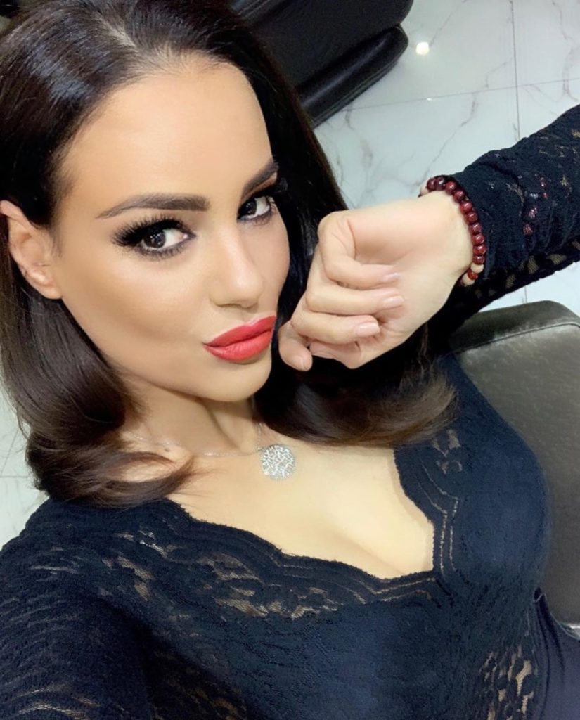 “Bukurinë duan të na e përvetësojnë shkijet!” Hygerta Sako acarohet me komentuesin që e quajti “serbe”!