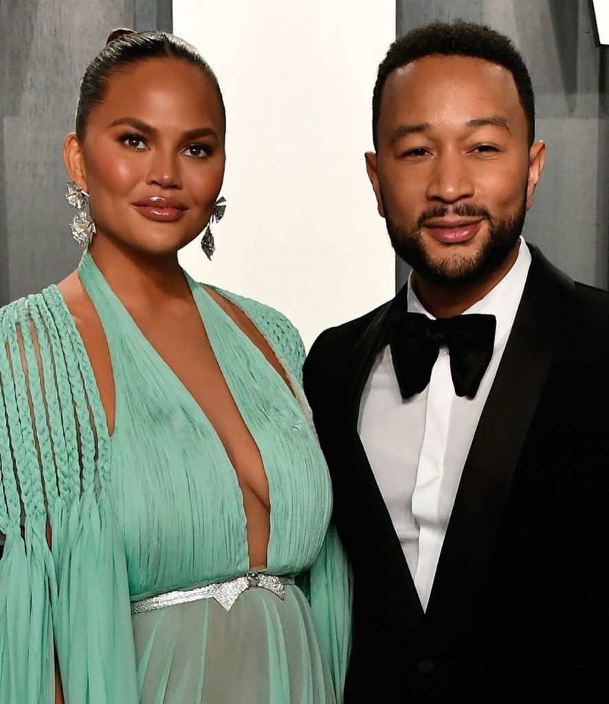 Chrissy Teigen aborton bebushin pas hemorragjisë dhe publikon foton e trishtë me të në krahë: “Do ta quaja Jack!”