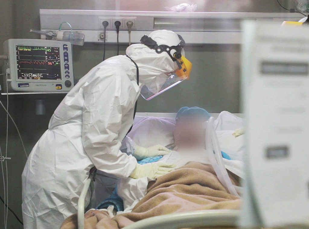 Si kurrë më parë shënohen mbi 300 raste të reja nga Covid-19, ja sa persona humbën jetën në 24 orët e fundit