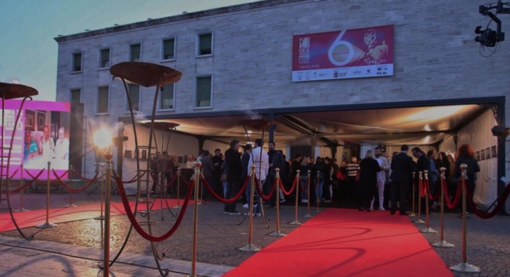 Nis festivali i filmit “Dea Open Air”, Shqipëria nuk merr pjesë! Regjisori i shqetësuar: Shteti e ka harruar kulturën
