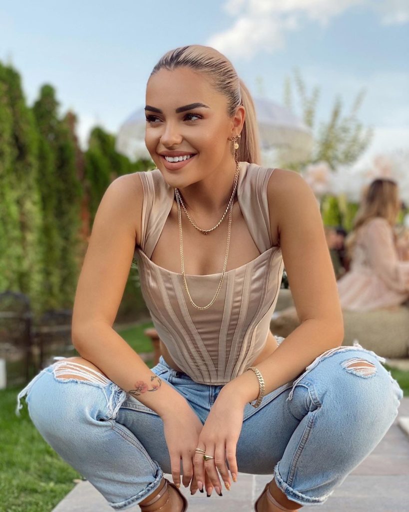 Dita e surprizave! Pas tatuazhit, Kida vendosi të bëjë një super ndryshim edhe në look!