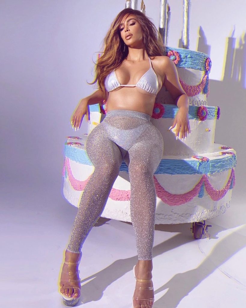 Nga puthja romantike me Kanye te detajet e veçanta: Brenda super festës së çmendur të Kim Kardashian!