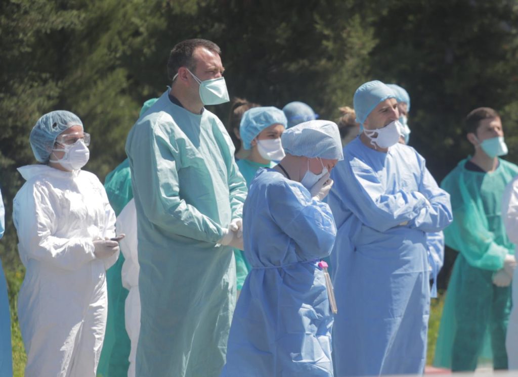 Numër i lartë infektimesh dhe 3 jetë të humbura nga COVID-19 brenda 24 orëve në Shqipëri