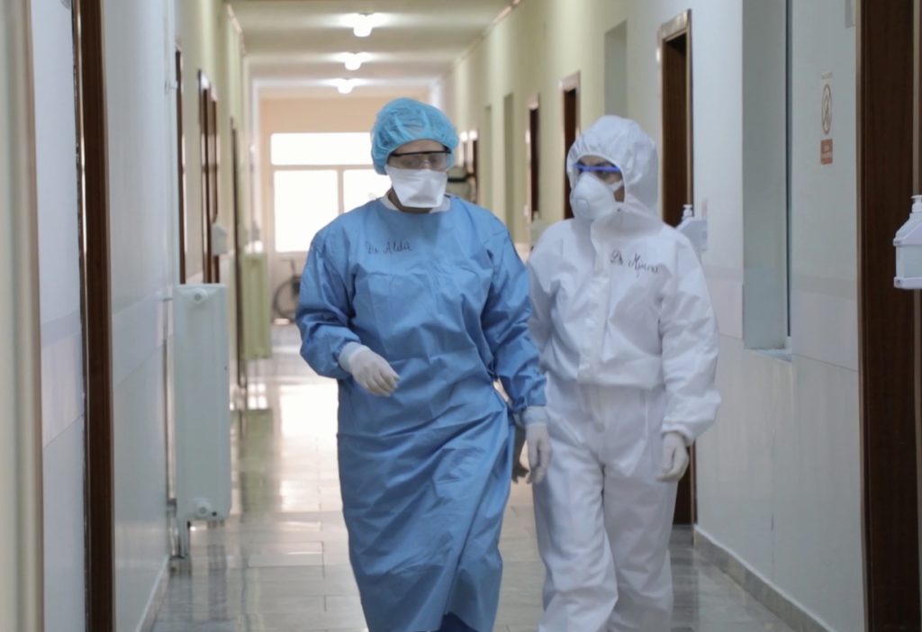 Rriten sërish shifrat e të infektuarve! Ja sa raste të reja dhe viktima u shënuan në 24 orët e fundit nga Covid-19