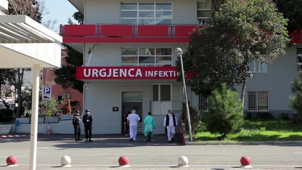 U hodh nga kati i tretë i spitalit Infektiv, ndërron jetë 69-vjeçari i prekur nga Covid-19