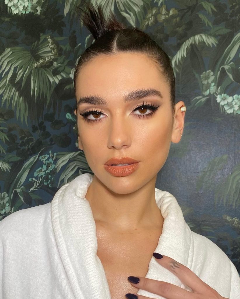Krah Rihanna-s dhe Selena Gomez, Dua Lipa bëhet ambasadore e markës së famshme dhe mezi po e mban vendi!