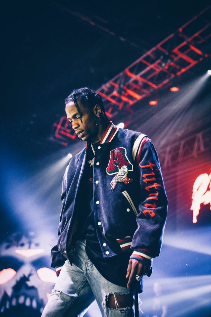 Të gjithë menduan se mbylli rrjetet sociale për shkak të kritikave, por ja çfarë fshihet pas lëvizjes së Travis Scott