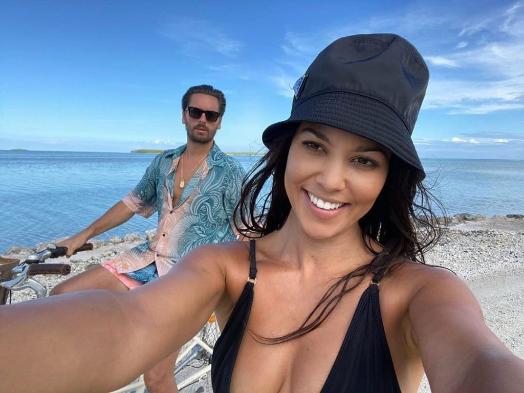 Kjo foto i vuri kapakun! Fansat janë plotësisht të bindur se Kourtney dhe Scott janë sërish çift