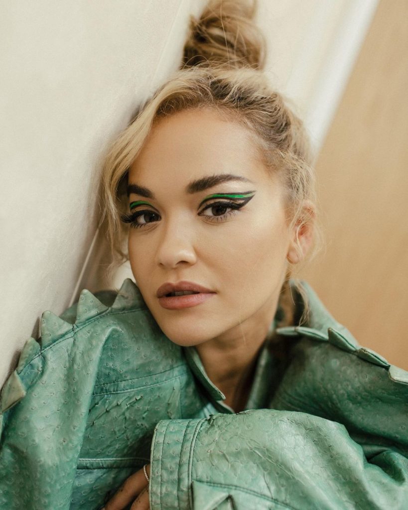 Pas ndjesës publike për sjelljen më të keqe të vitit, Rita Ora ka një kërkesë të sinqertë për fansat e saj!