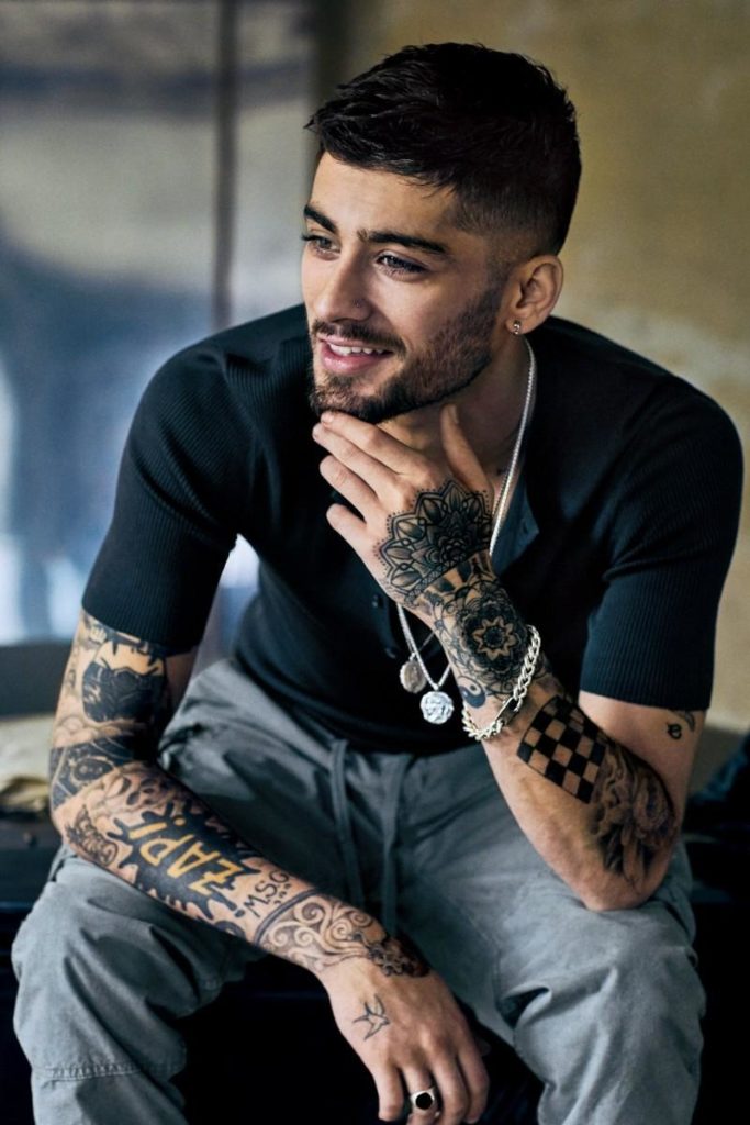 Zayn ti je? Këngëtari fotografohet për herë të parë pasi u bë baba me një ndryshim drastik në pamje!