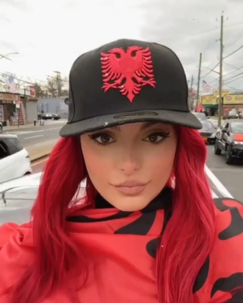 “Në fillim nuk doja të tregoja se nga vija!” Me këtë këngë shqiptare, Bebe Rexha tregon si e ndihmoi Kim Kardashian të pranonte origjinën e saj!