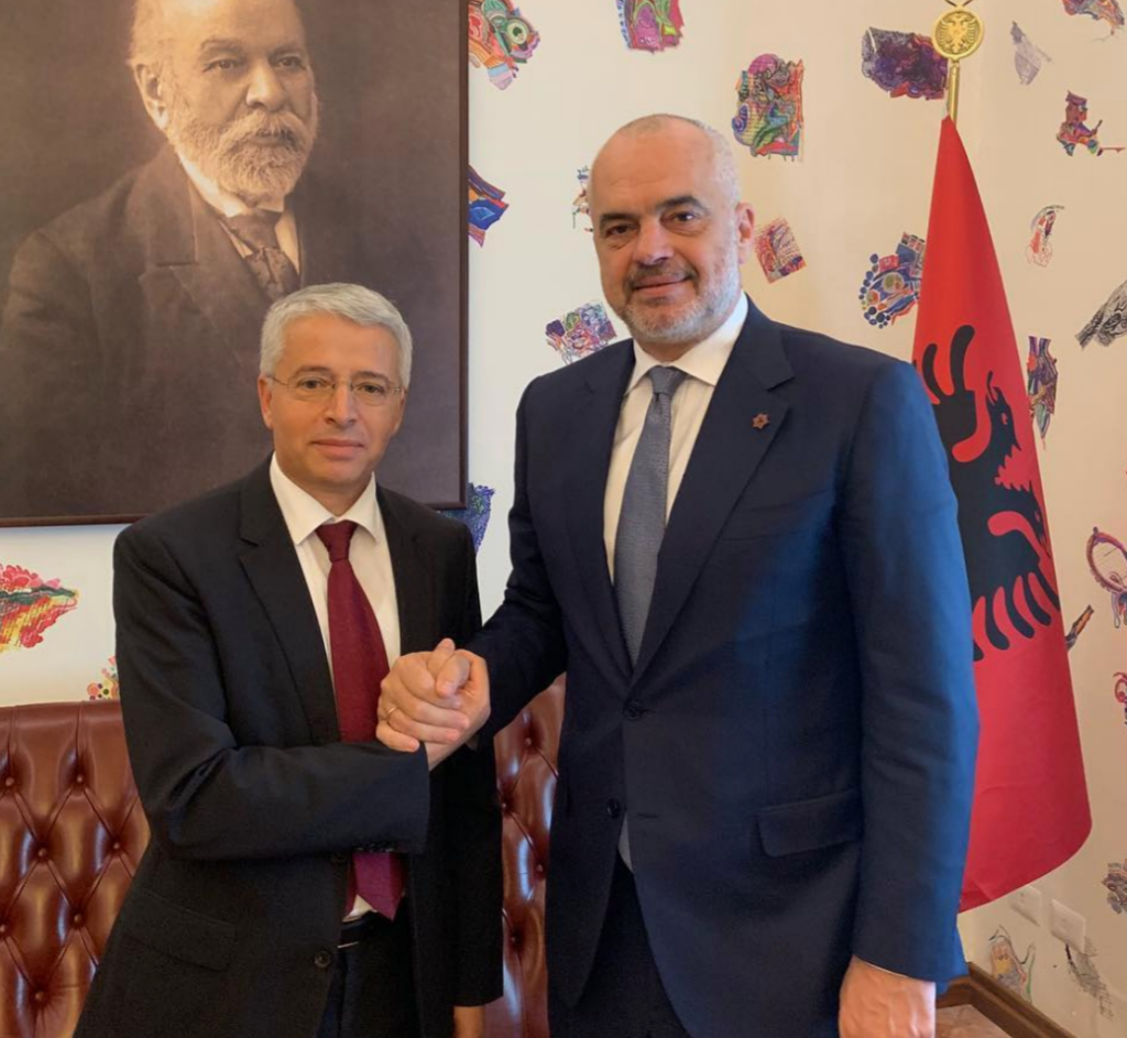 Pas shumë shkeljesh, Edi Rama njofton largimin nga posti të ministrit të Brendshëm Sandër Lleshaj!
