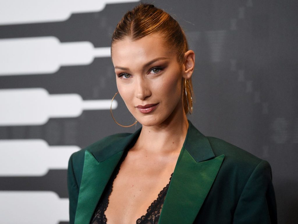 Fundviti e gjen Bella Hadid me një ngjyrë të re flokësh dhe duket zjarr!