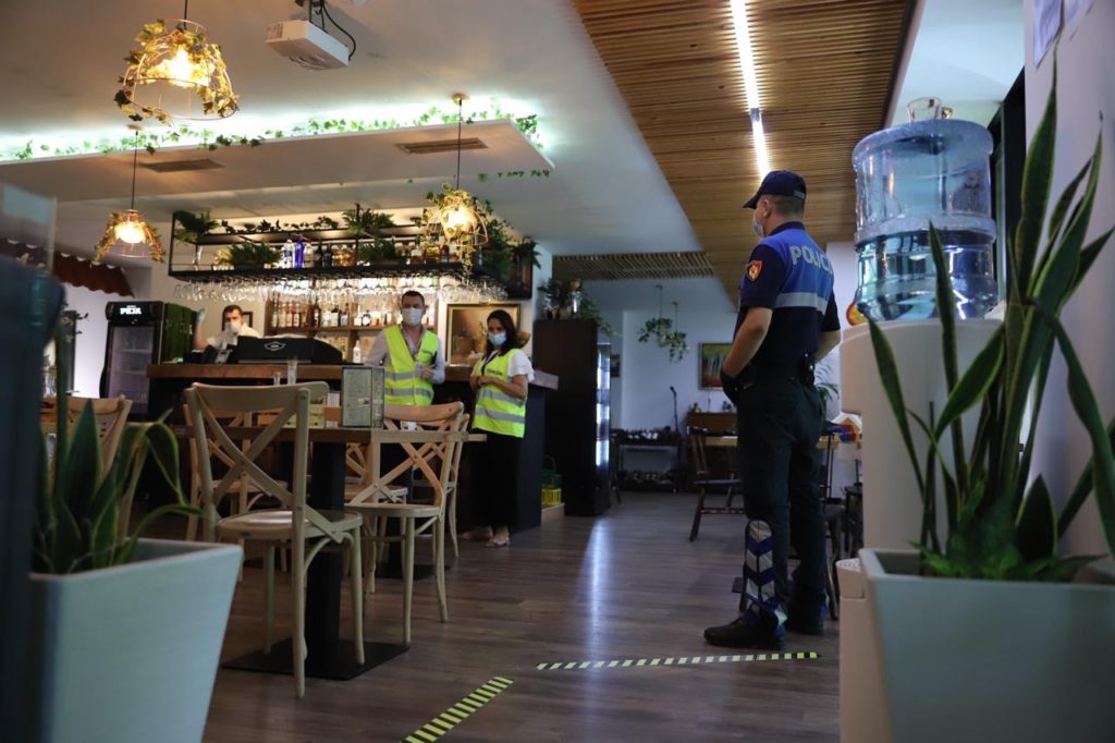 Vrasja e Rashës zbulon skandalin, policët lënë lokalet hapur pas orës 22.00 kundrejt ryshfeteve