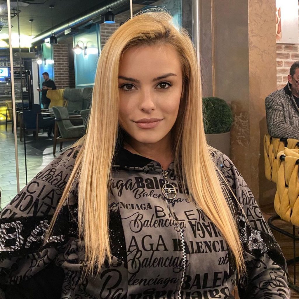 “Nuk dua ta kujtoj fare, dua ta fshij nga memoria!”, Anxhela Peristeri flet për periudhën më të vështirë të jetës!