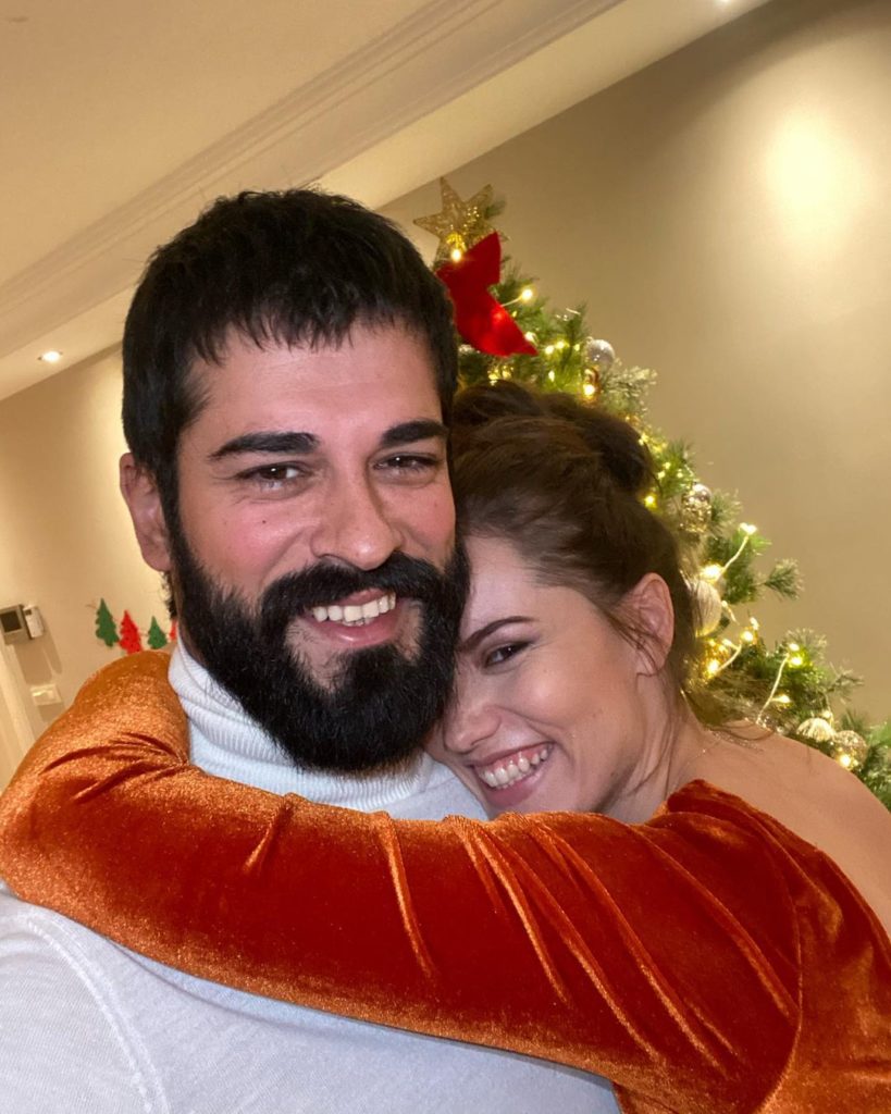 E gjeni dot sa vjeç mbushi? Burak Özçivit festoi dje ditëlindjen dhe Fahriye i bëri një super dedikim!