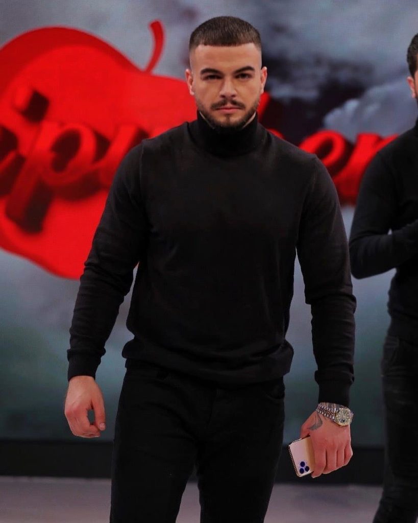 Çfarë fshihet pas fotos? Fationi i “Për’puthen” kapet me vajzën misterioze!