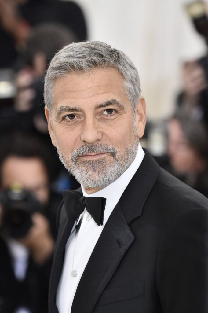 Humbi 11 kilogramë për rolin e ri, George Clooney përfundon në spital