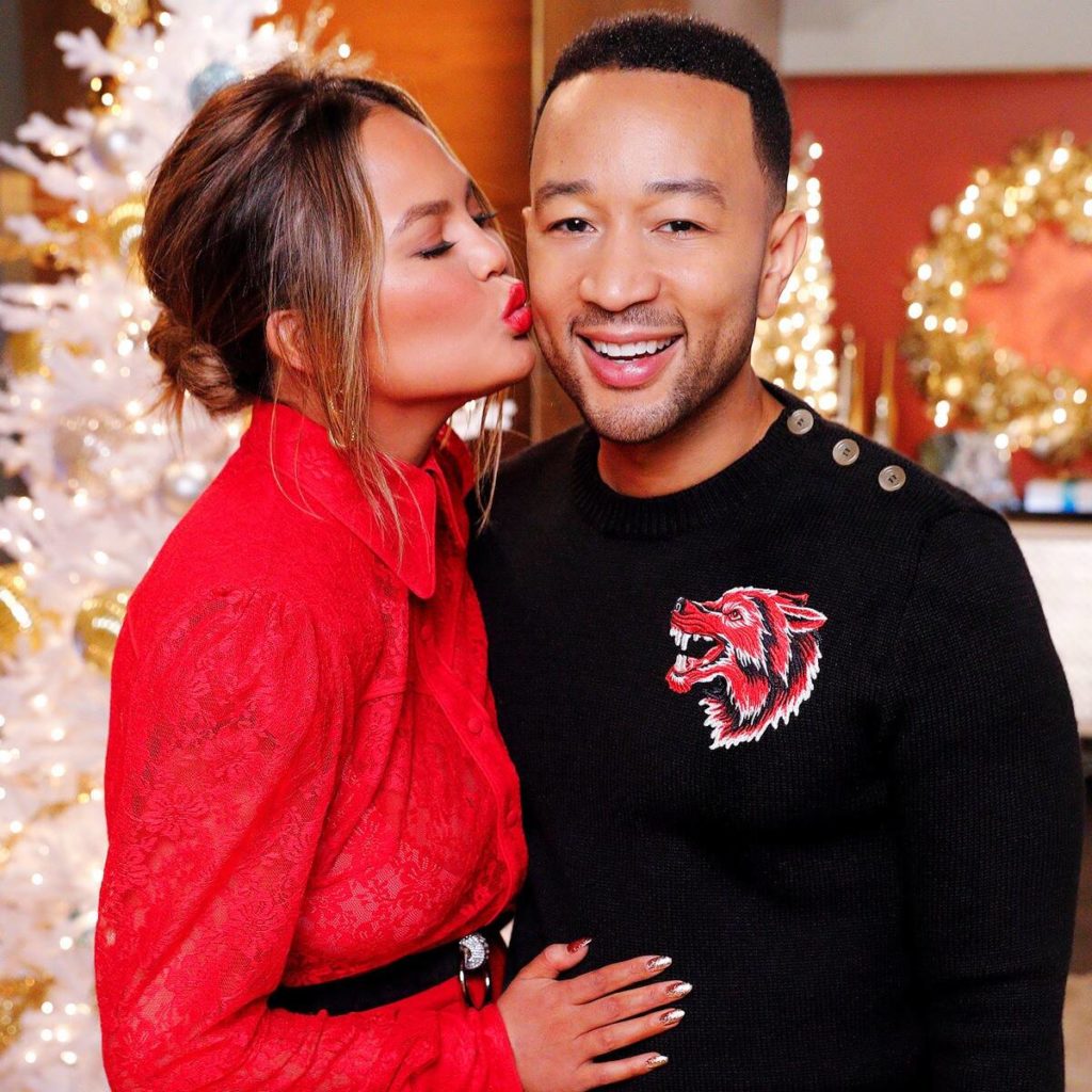 John Legend përlotet gjatë spektaklit, konkurrenti i “The Voice” bën gjestin prekës për të dhe Chrissy-n