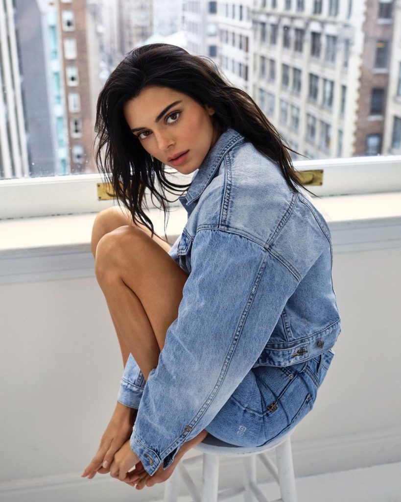 Më në fund edhe Kendall Jenner na tregoi atmosferën festive në shtëpinë e saj dhe na la pa fjalë!