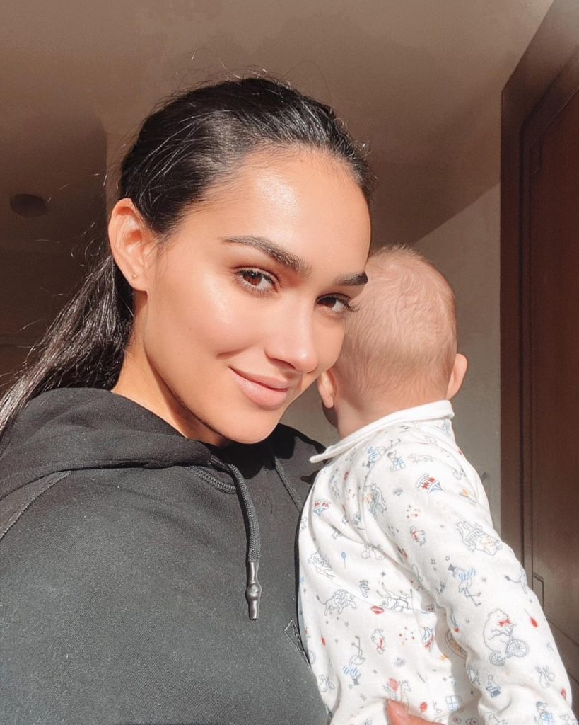 “Të dua në çmenduri!” Krid bëri 6 muaj nga ardhja në jetë dhe mami Klea na shkriu zemrat me këtë foto!