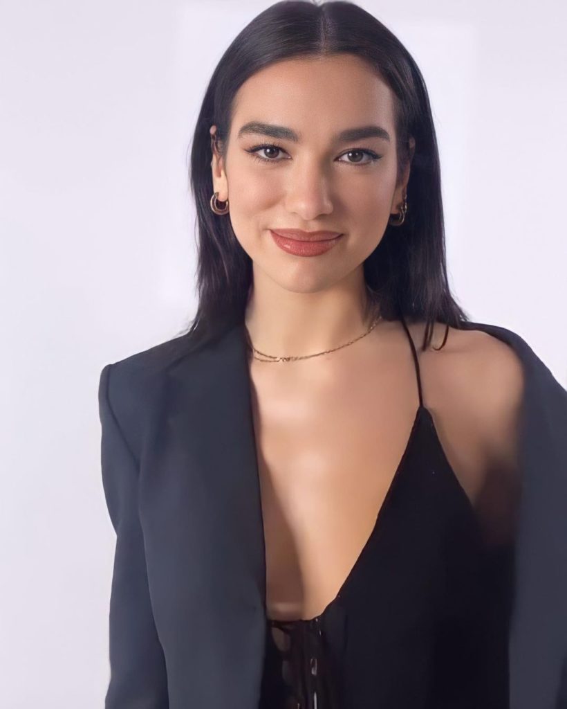 Dua Lipa shkëlqen me performancën e saj në “Billboard Women in Music”, performon këngën legjendare!