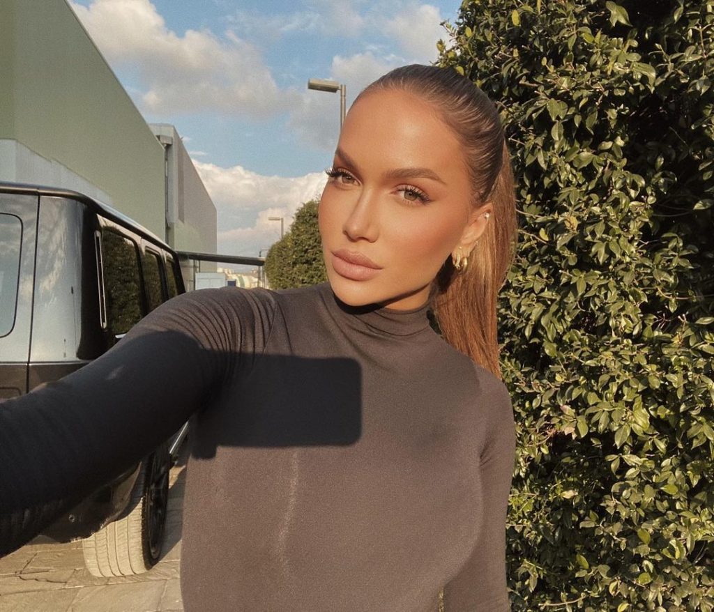 “Është e lehtë të postoj një foto dhe të jem e ‘larë’ me ndjekësit”, Lori Hoxha reagon për vrasjen e 25-vjeçarit