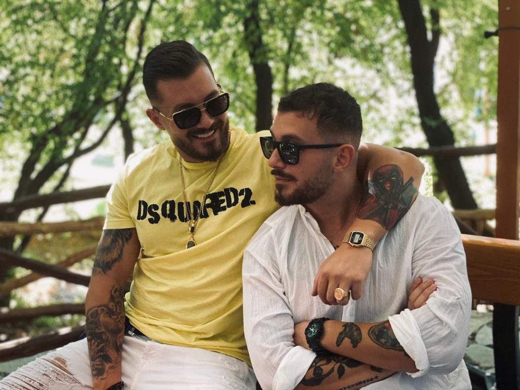 Donaldi s’mban dot lotët: Romeo kalon me parashutë mbi shtëpinë e BB VIP