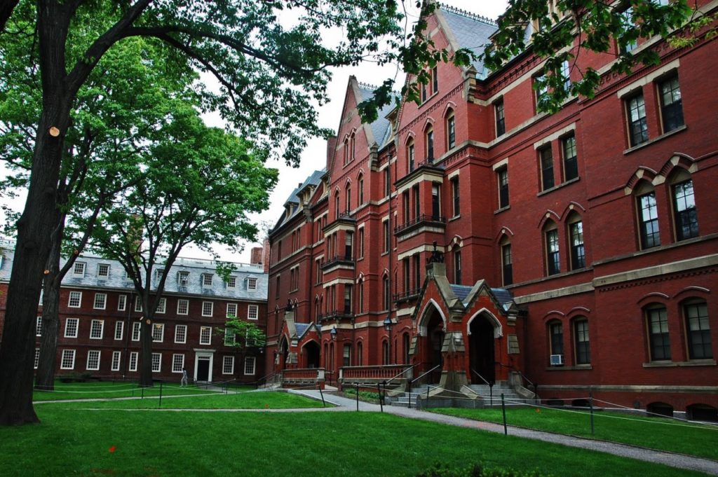 Zbuloni universitetet më të mira në botë për vitin 2021